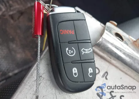 2019 Chrysler 300 300C z USA, uszkodzony, nr VIN 2C3CCAPT1KH556122